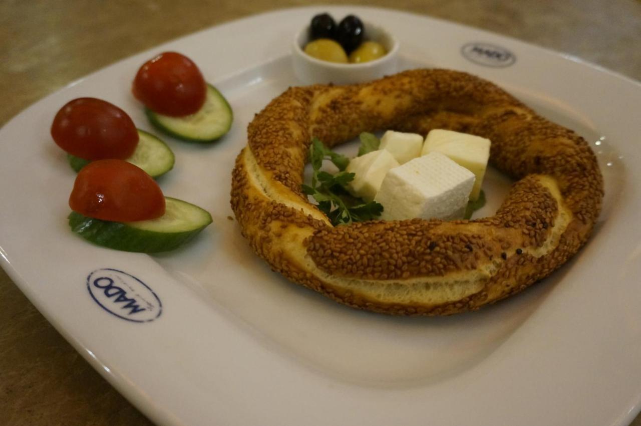 Phosphorion Hotel Istanbul Bagian luar foto Simit with kaymak