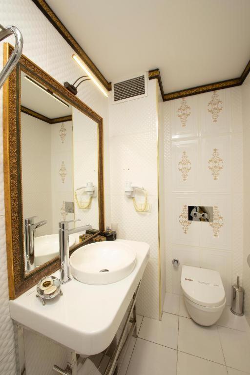 Phosphorion Hotel Istanbul Bagian luar foto Bathroom