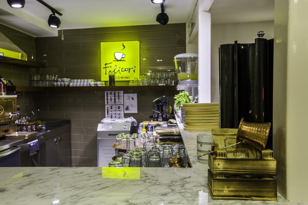 Phosphorion Hotel Istanbul Bagian luar foto A coffee shop in Cairo, Egypt