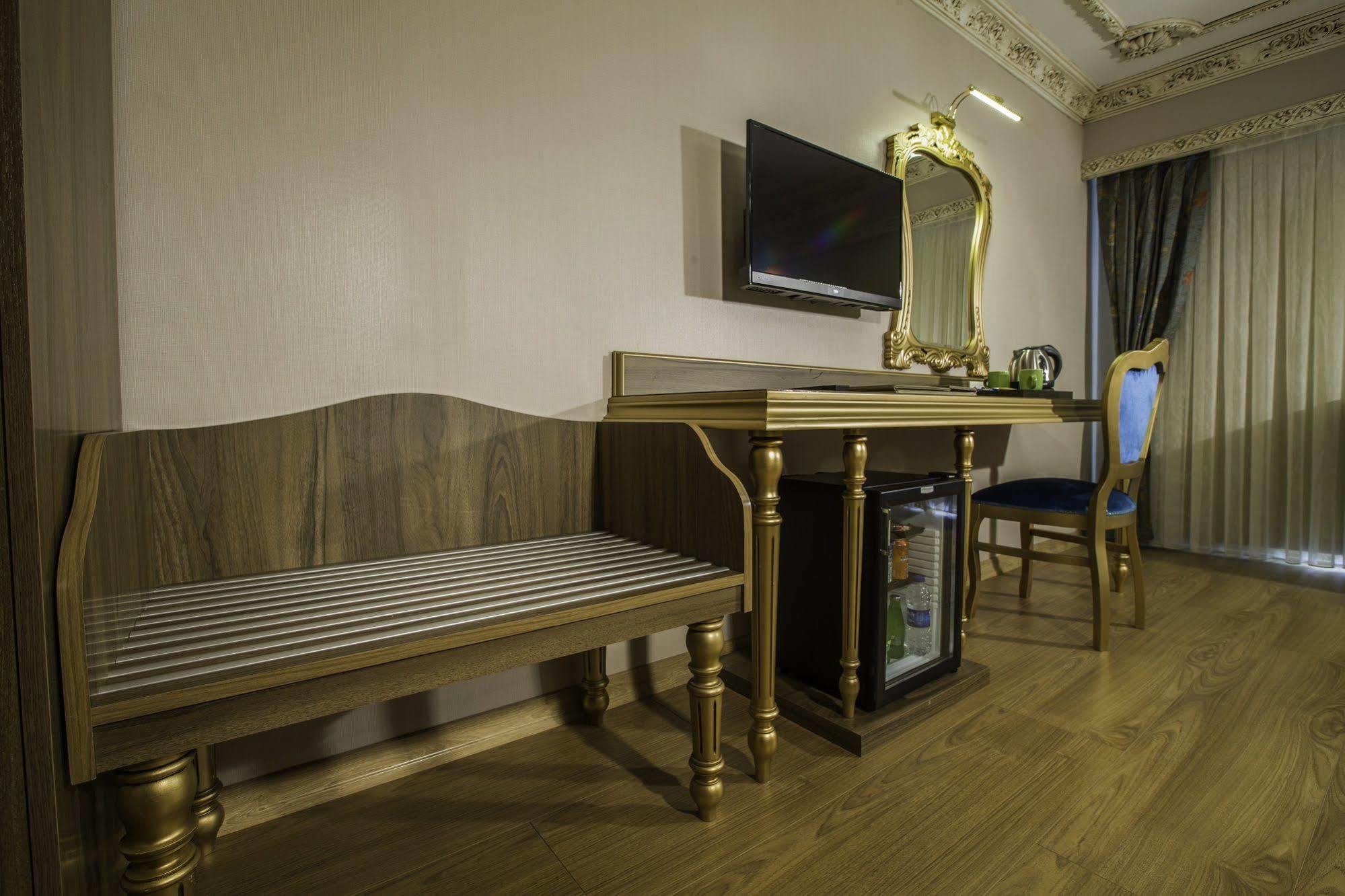 Phosphorion Hotel Istanbul Bagian luar foto A room at the hotel