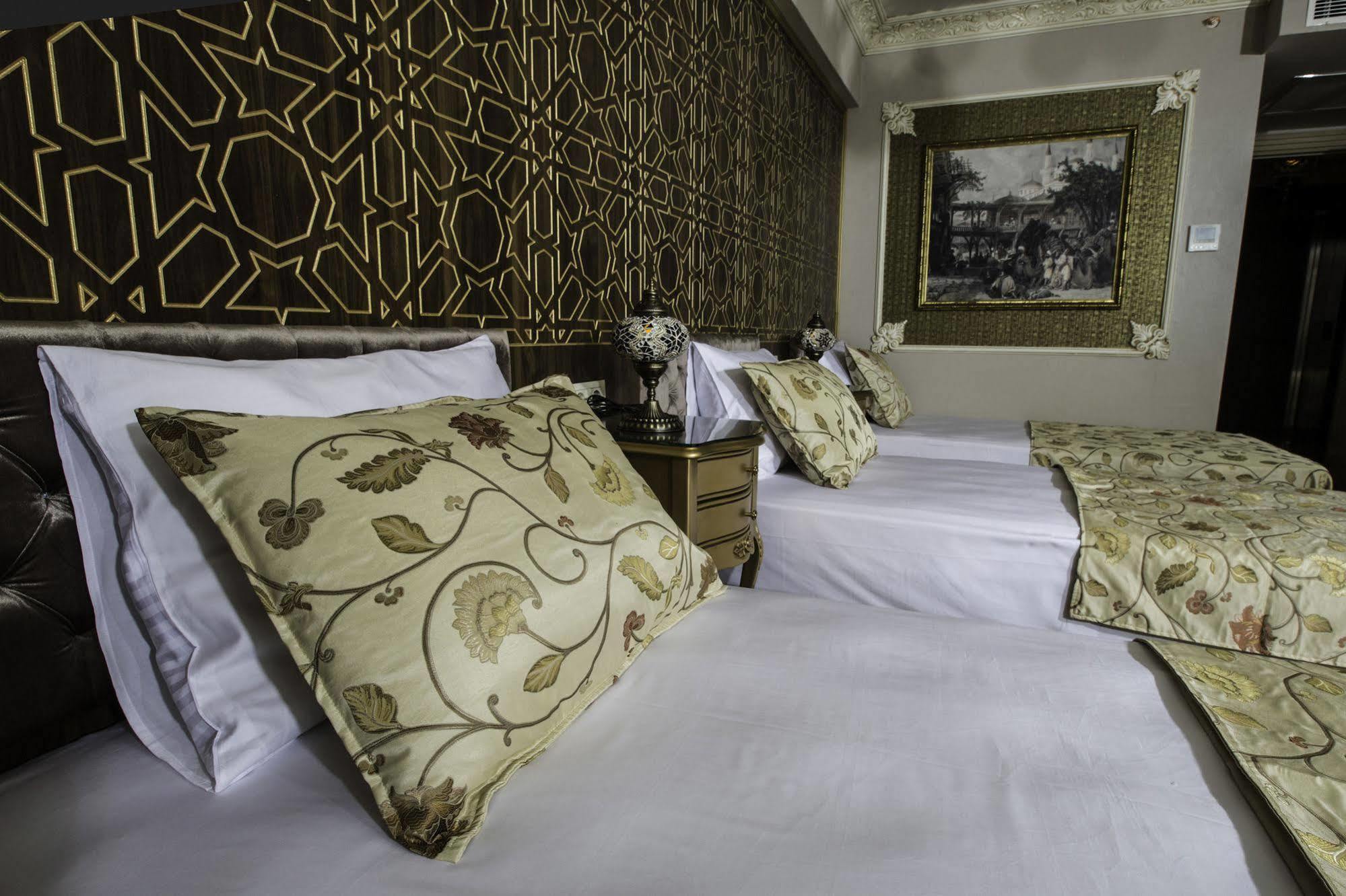 Phosphorion Hotel Istanbul Bagian luar foto A room at the hotel