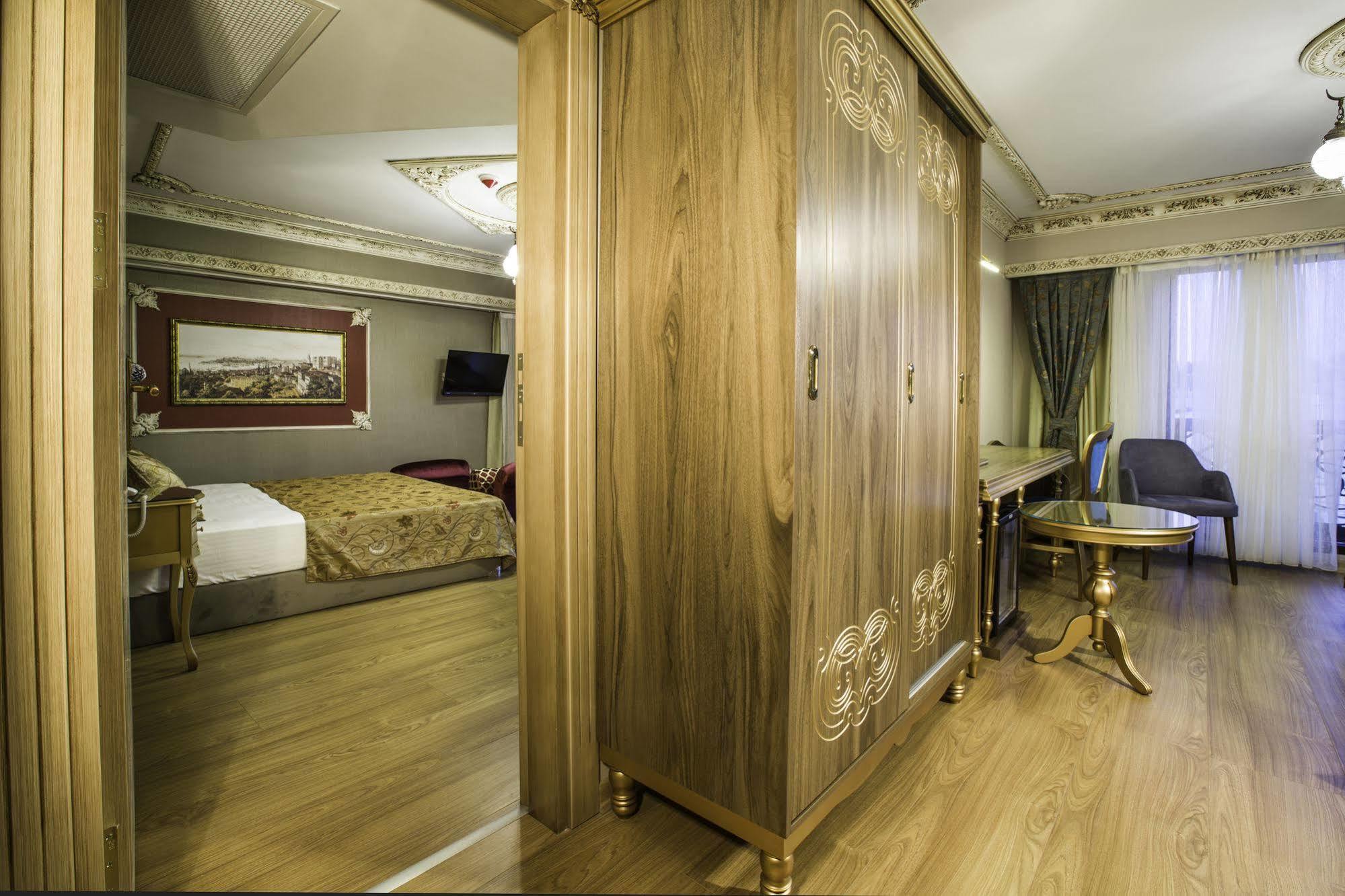Phosphorion Hotel Istanbul Bagian luar foto A room at the hotel