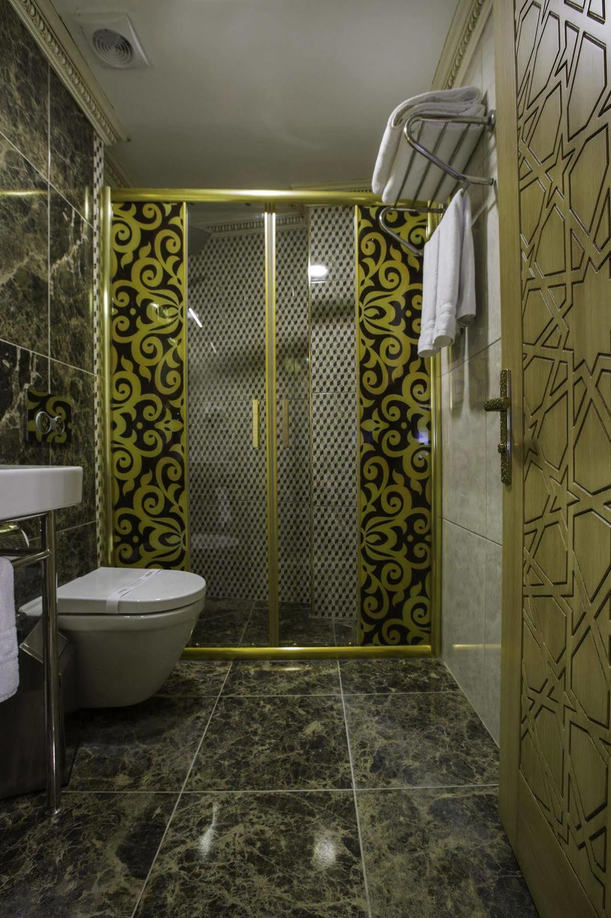 Phosphorion Hotel Istanbul Bagian luar foto A shower enclosure