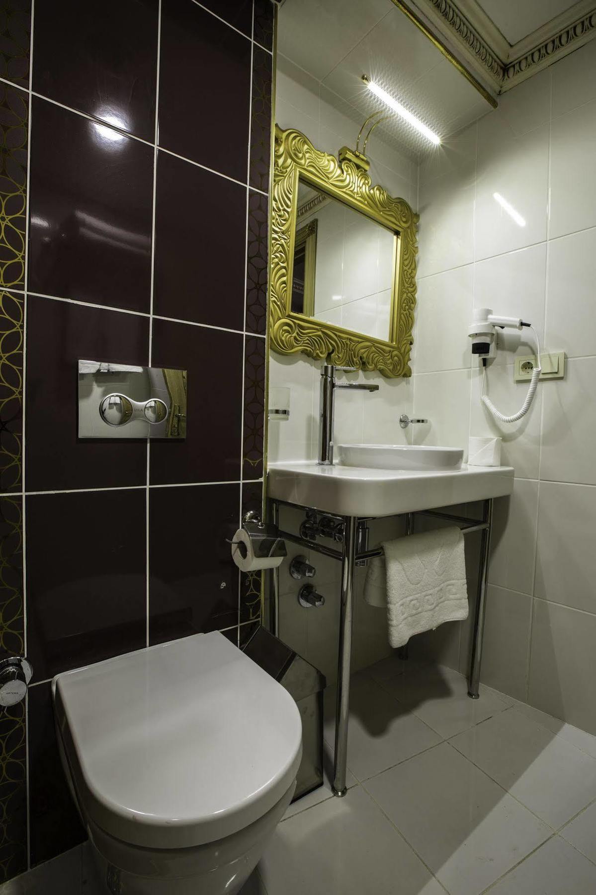 Phosphorion Hotel Istanbul Bagian luar foto Bathroom