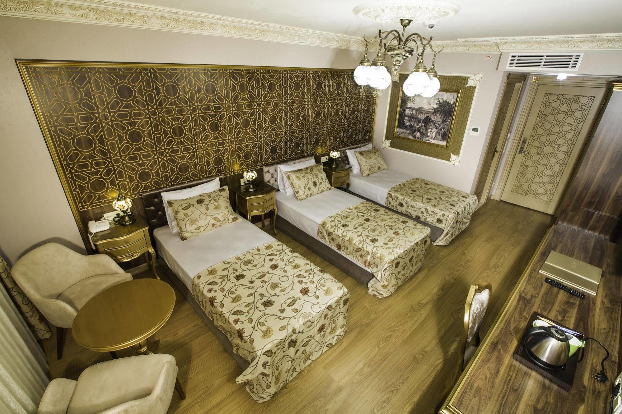 Phosphorion Hotel Istanbul Bagian luar foto A room at the hotel