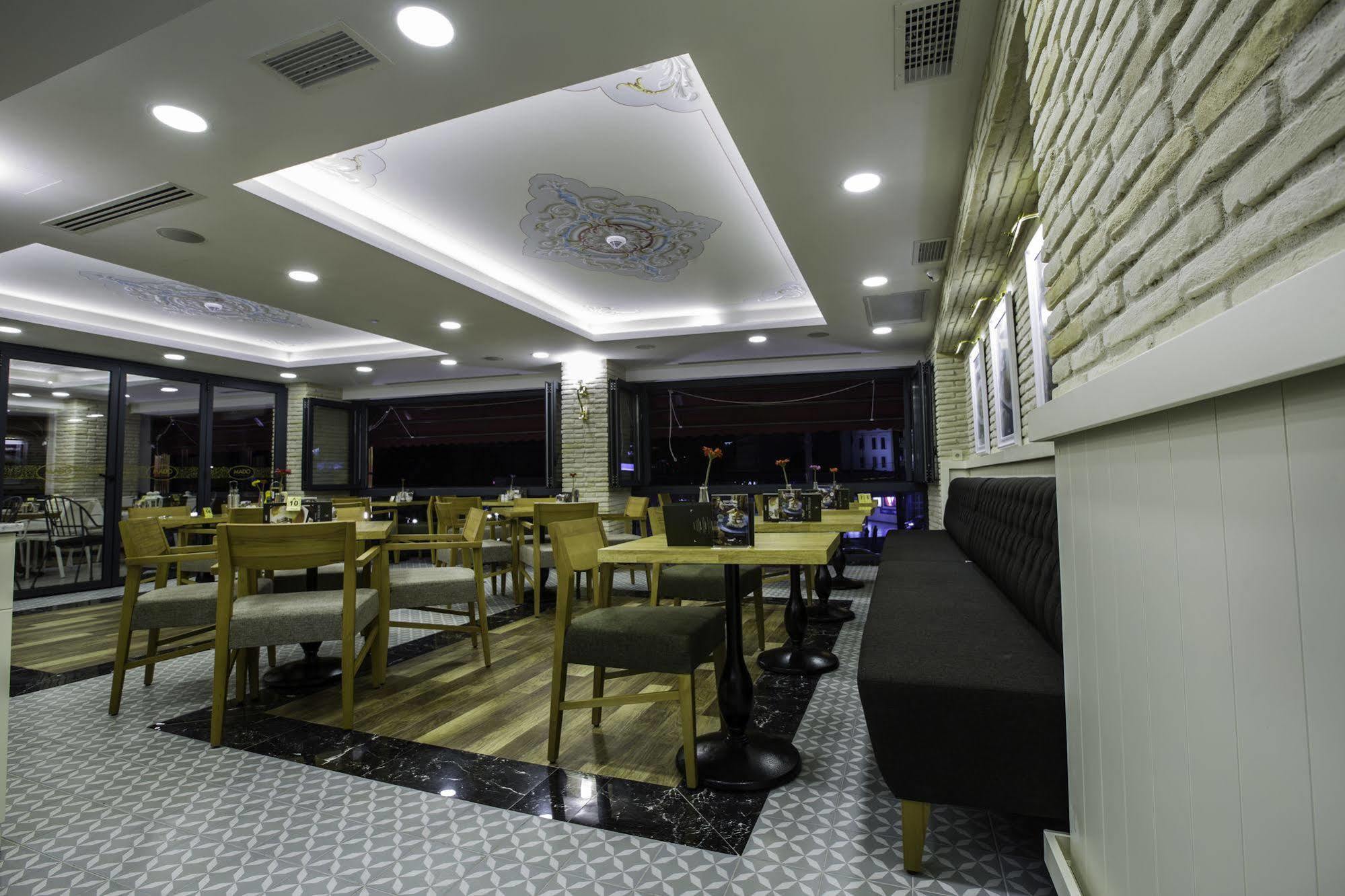 Phosphorion Hotel Istanbul Bagian luar foto Interior of a restaurant in the hotel