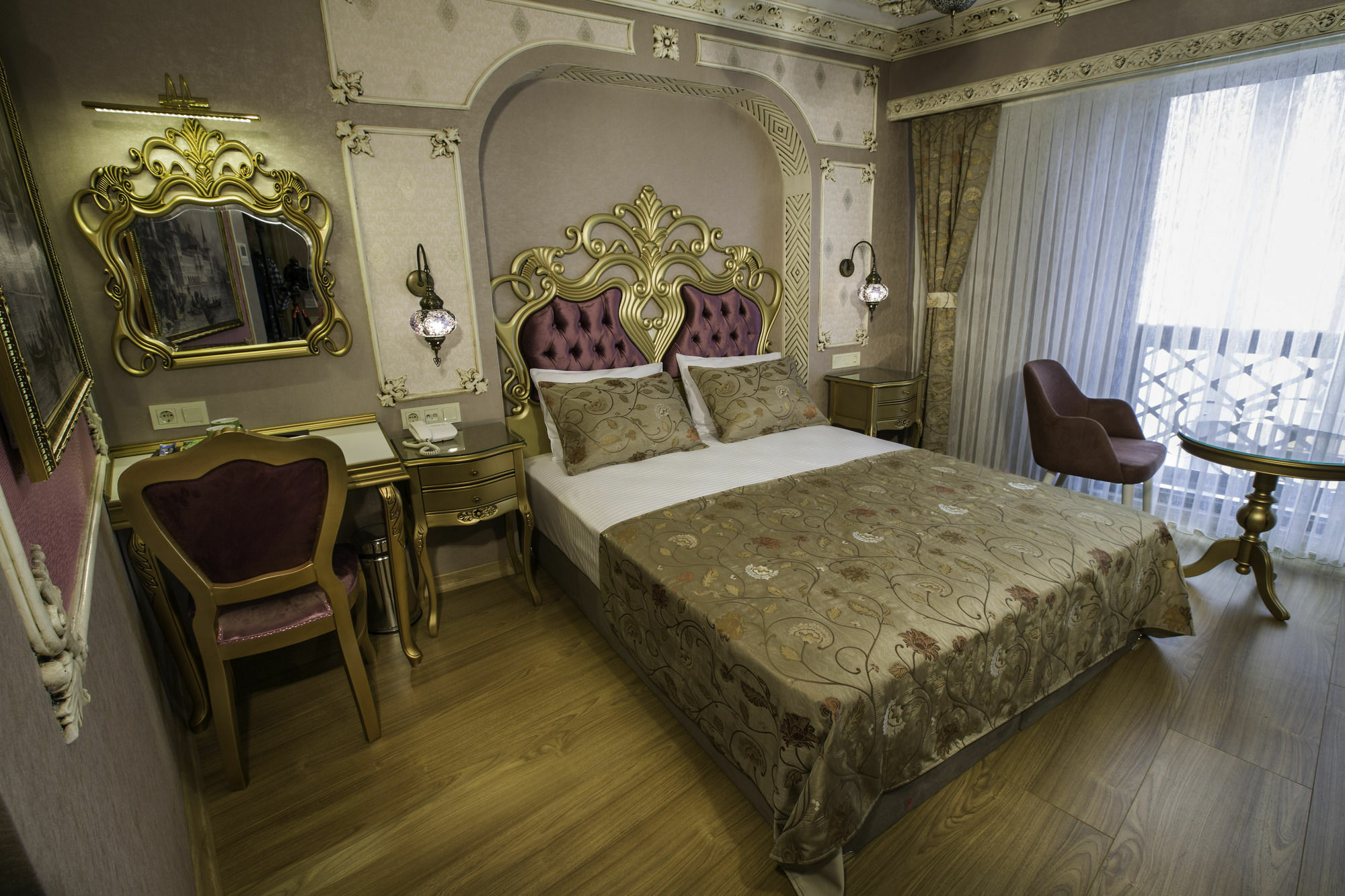 Phosphorion Hotel Istanbul Bagian luar foto A room at the hotel